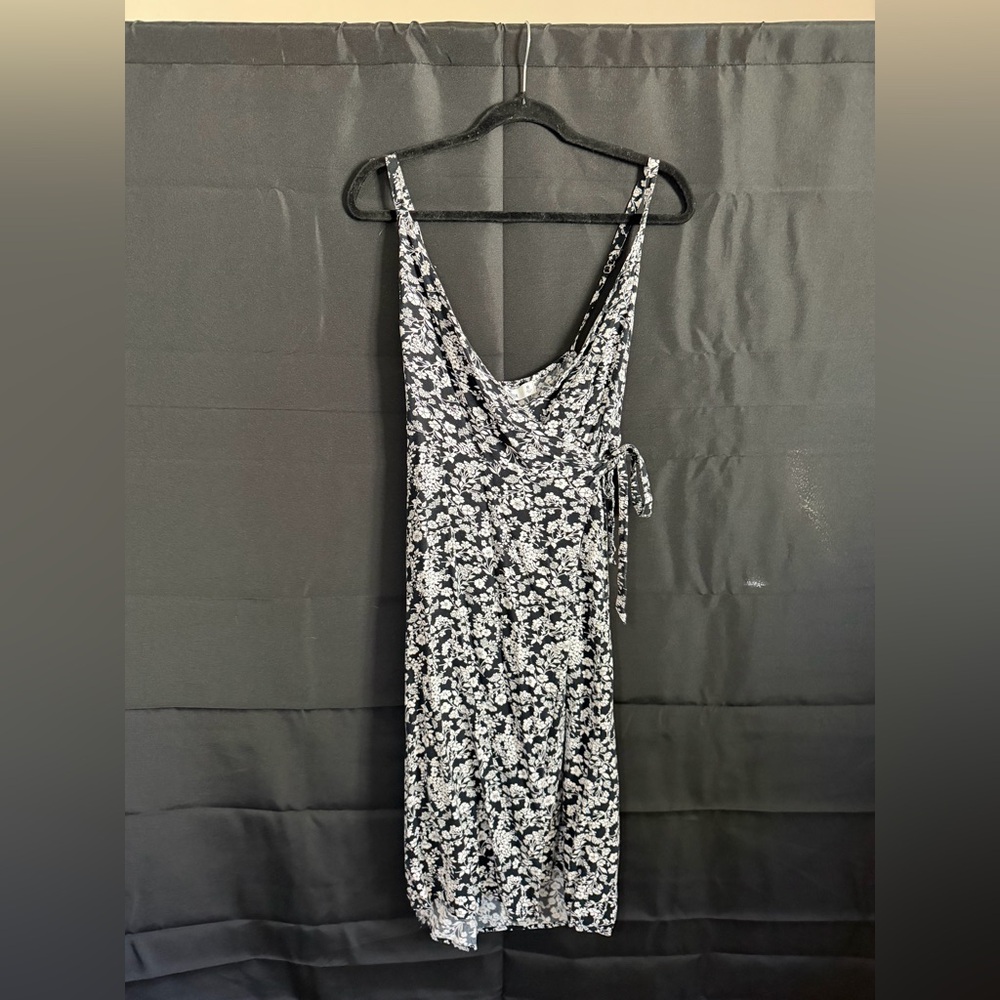 Hollister Black and White Floral Midi Dress
